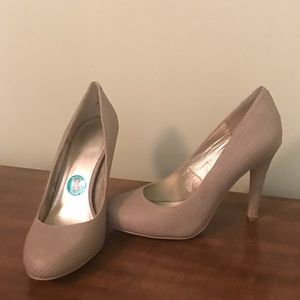 Beige snake print Jessica Simpson heels